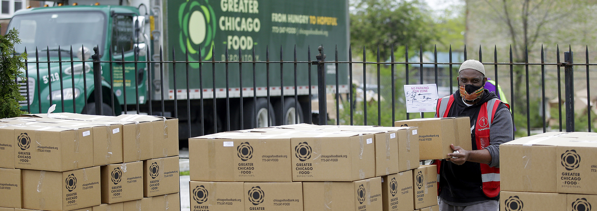 United Center Helps Store Food For Greater Chicago Food Depository During  COVID-19 Crisis - CBS Chicago